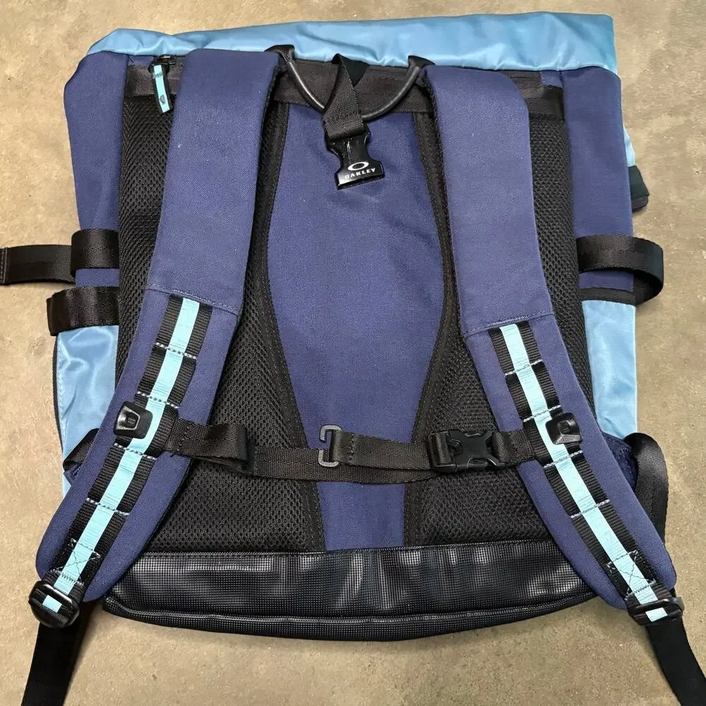 Oakley utility rolled